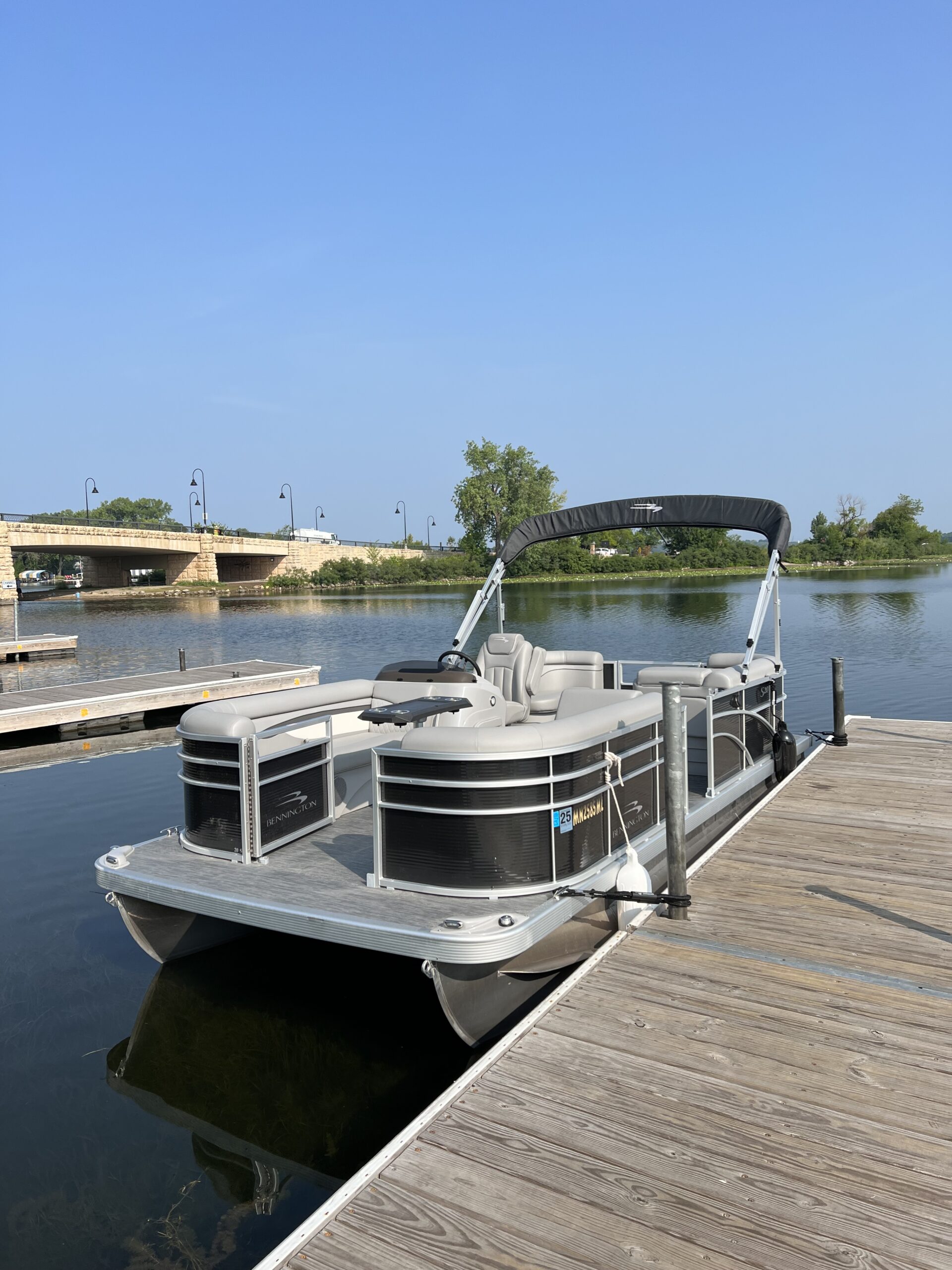 2023 Bennington 20 SSR Luxury Pontoon – 4 Hours Rental